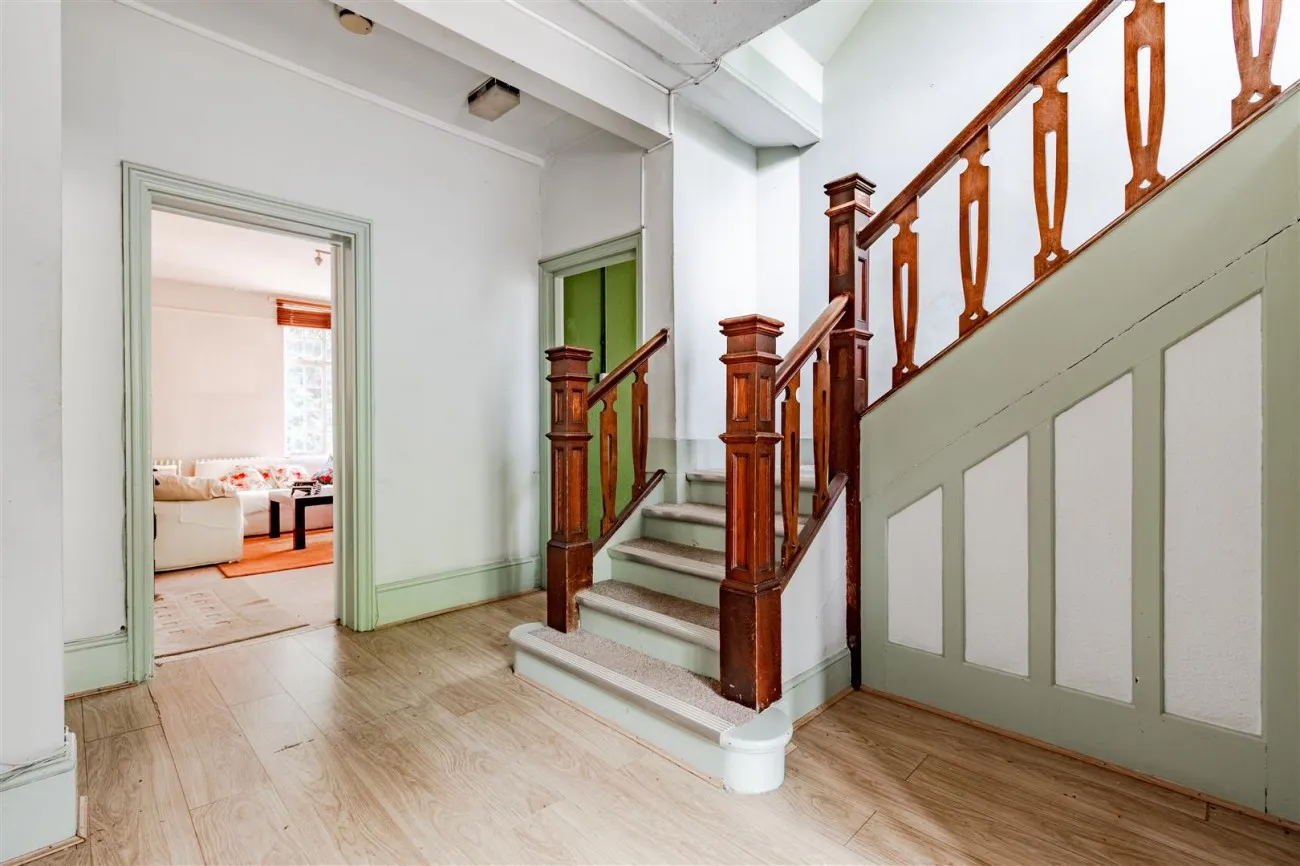 College Lane, East Grinstead, 14 bedroom, House - Detached