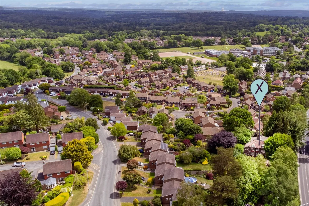 College Lane, East Grinstead, 14 bedroom, House - Detached