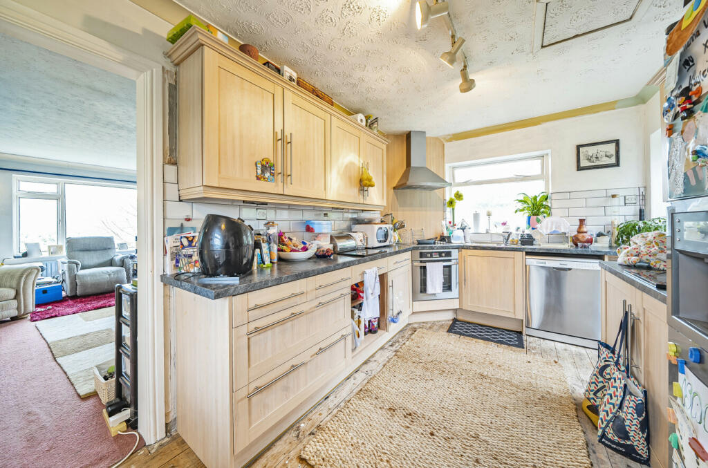 4 bed Detached