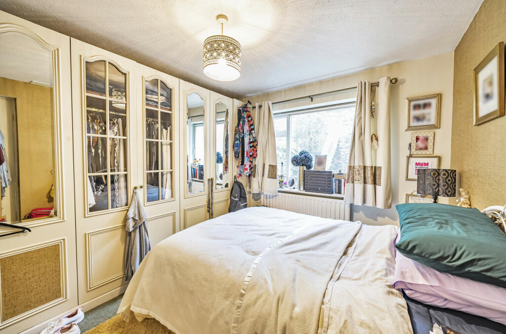 4 bed Detached