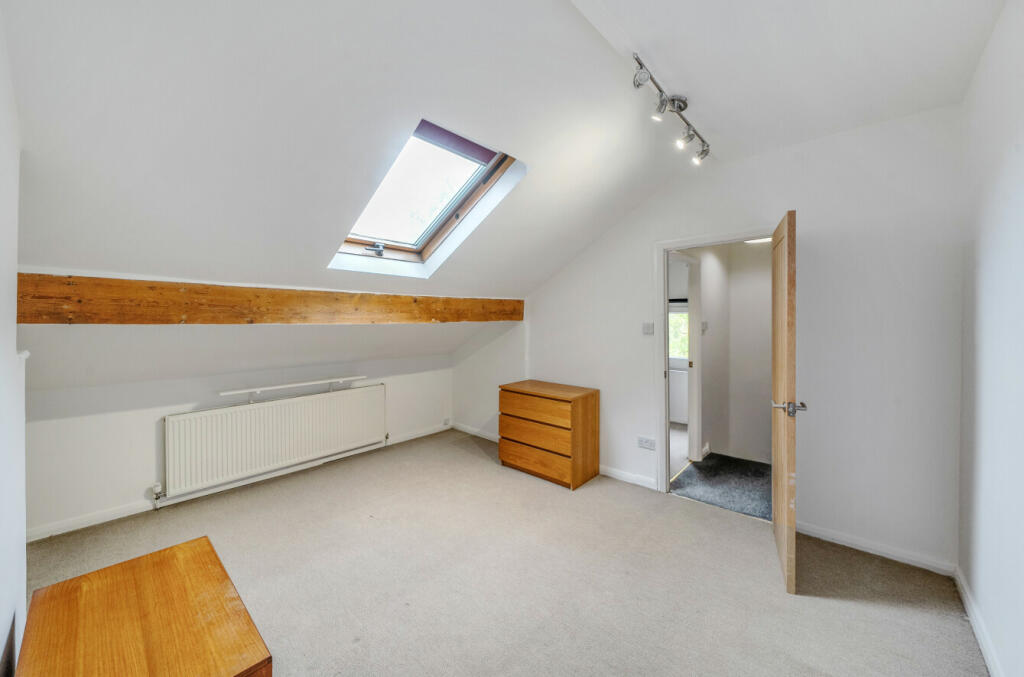 3 bed End of Terrace