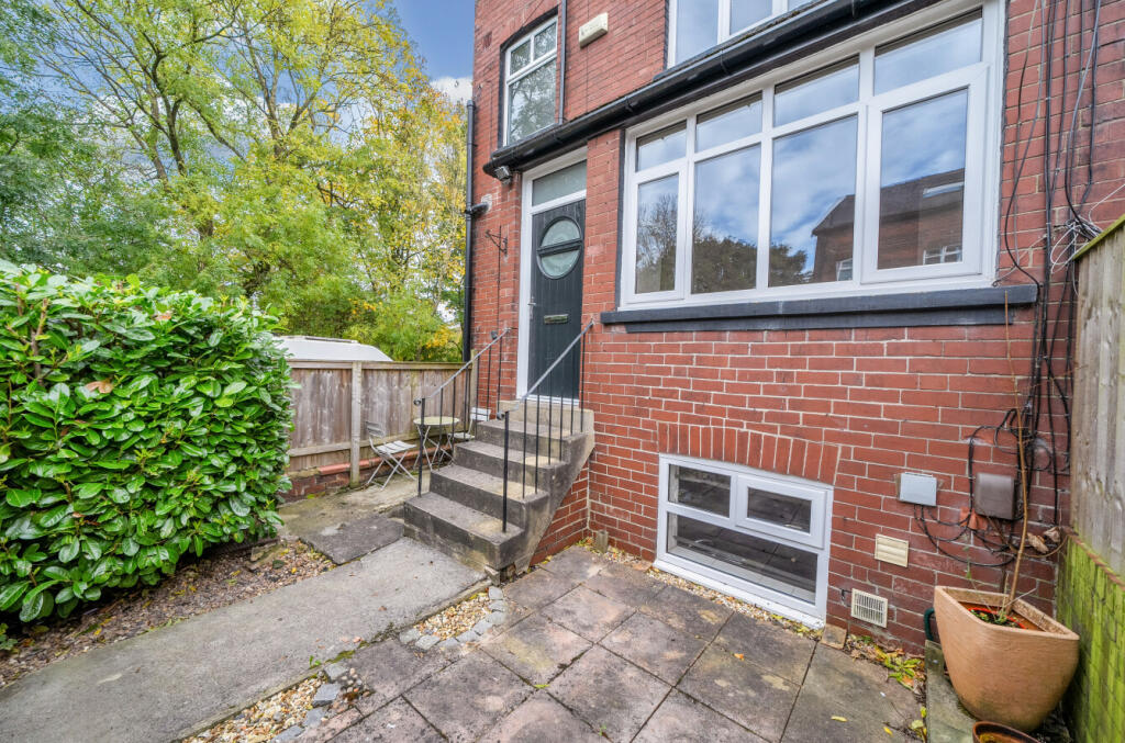 3 bed End of Terrace