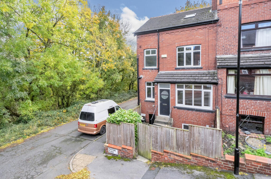 3 bed End of Terrace