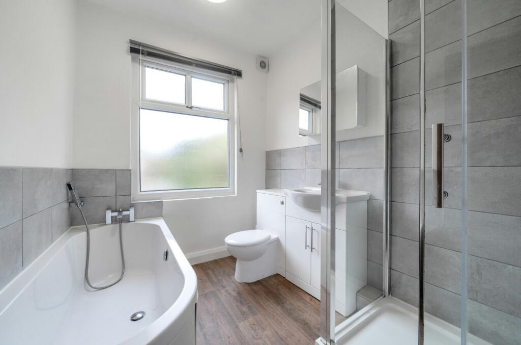 3 bed End of Terrace