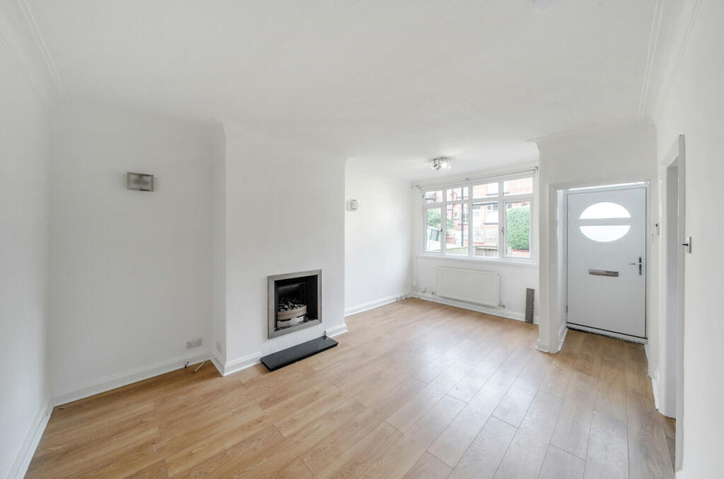 3 bed End of Terrace