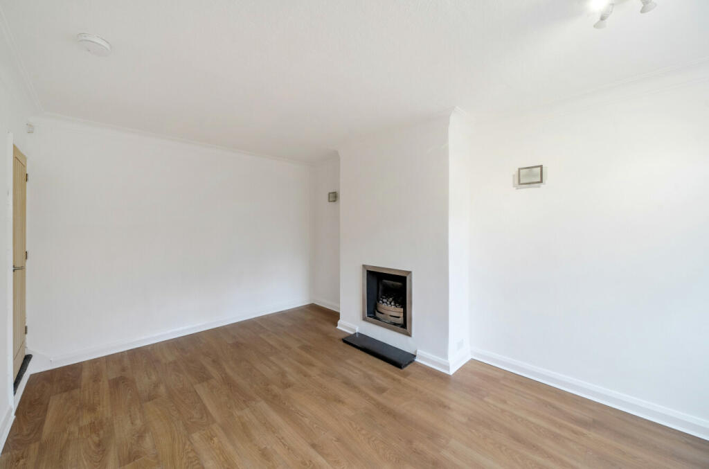 3 bed End of Terrace