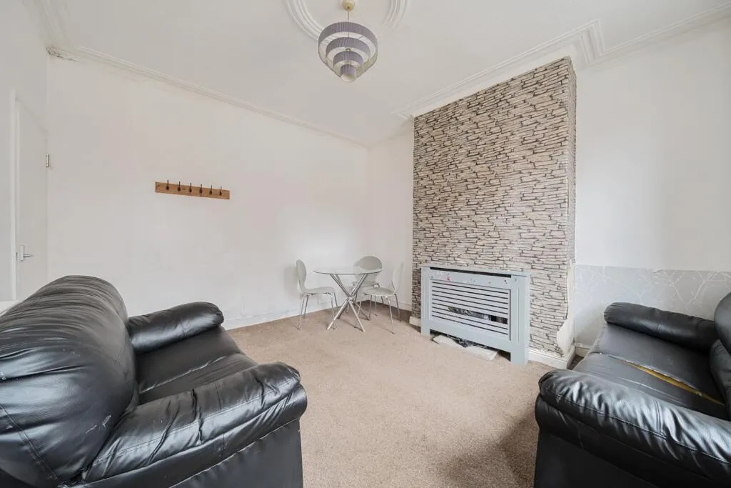 2 bed House