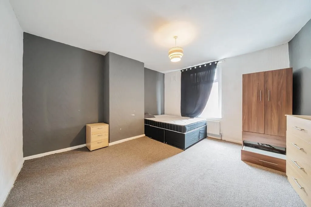 2 bed House