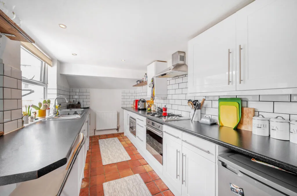 3 bed End of Terrace