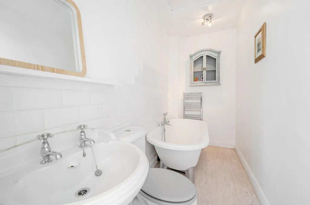 3 bed End of Terrace