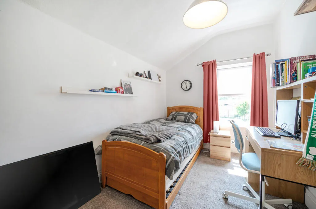 3 bed End of Terrace