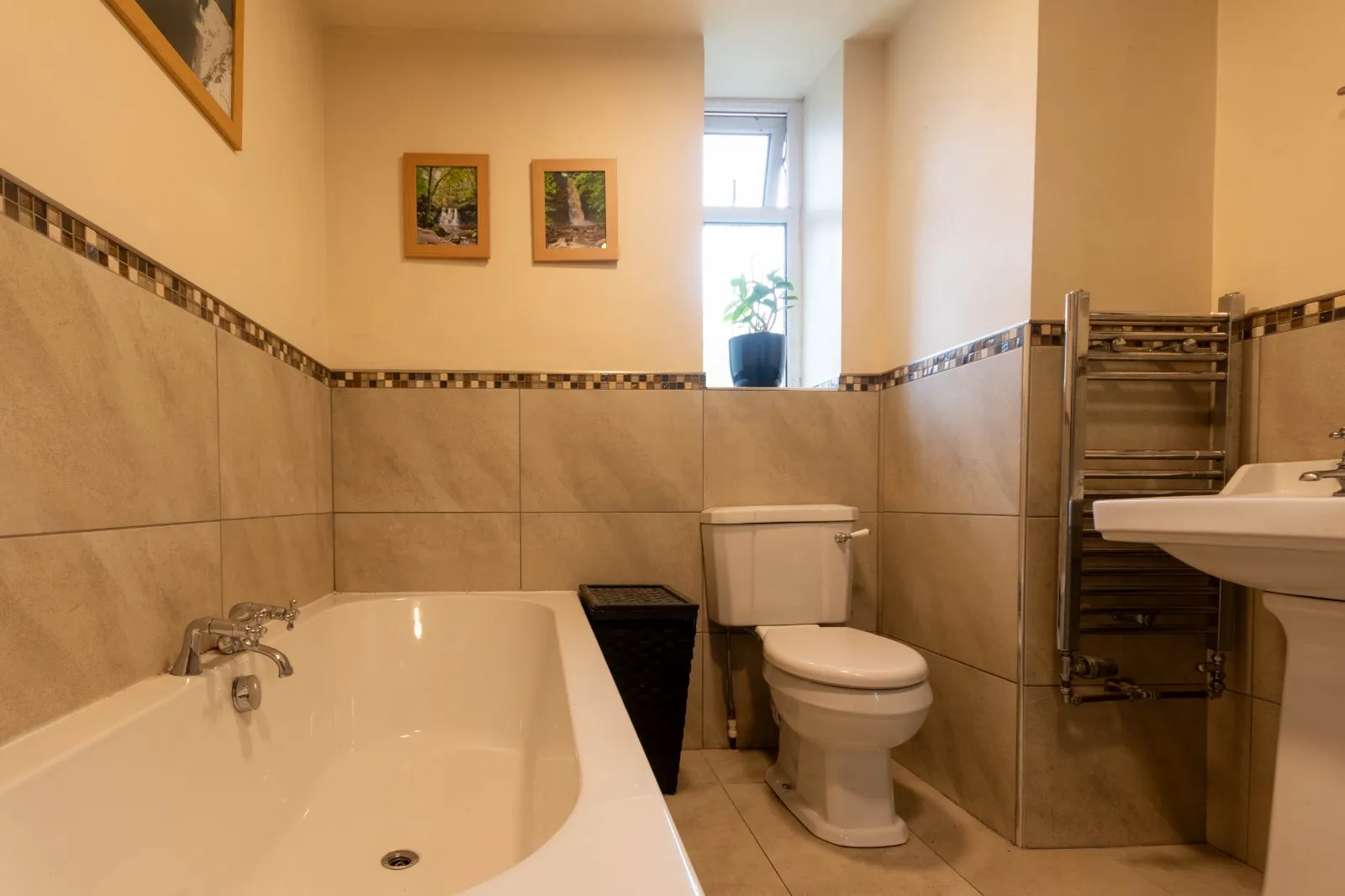 4 bed Semi-Detached