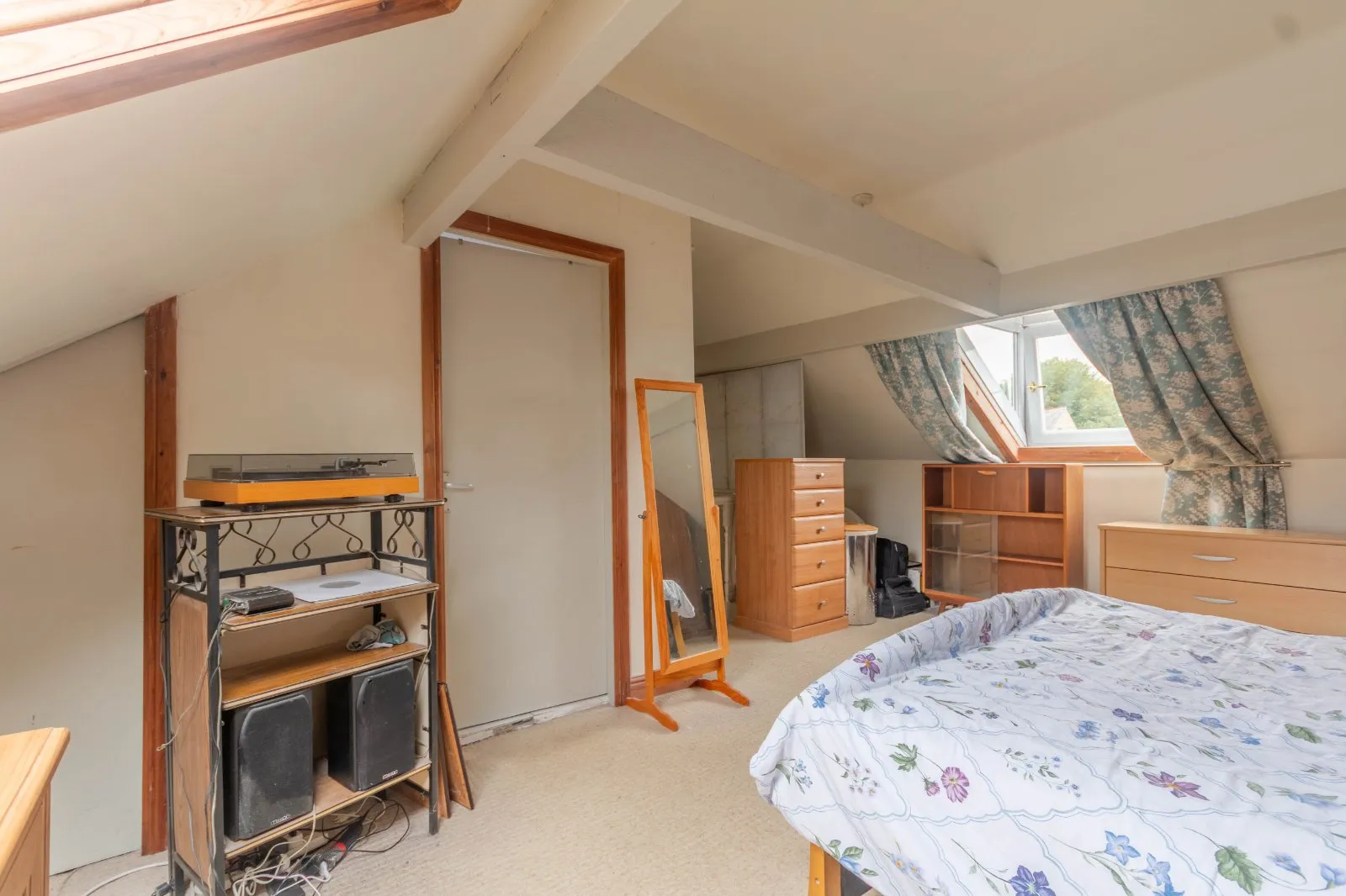 4 bed Semi-Detached