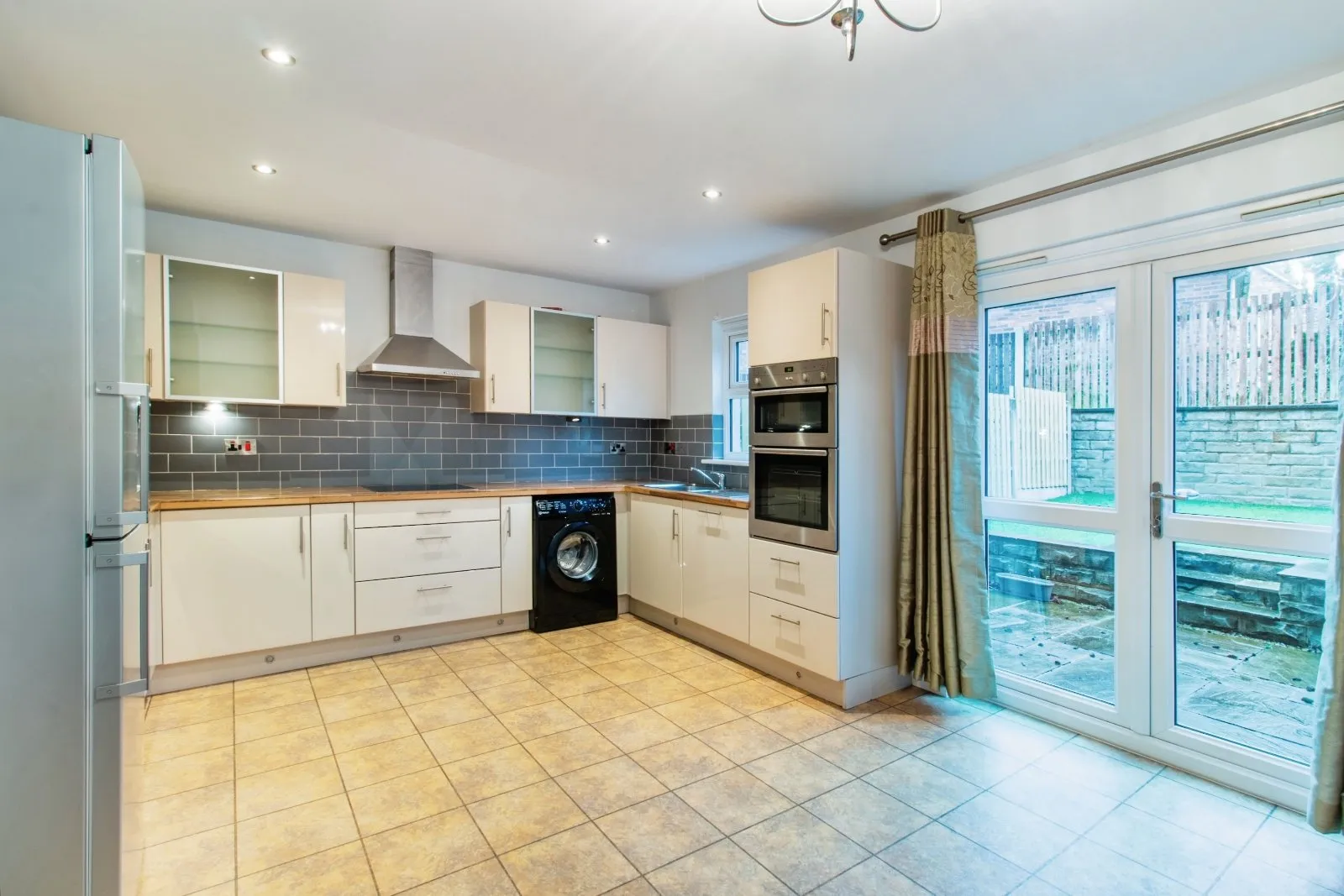 4 bed End of Terrace