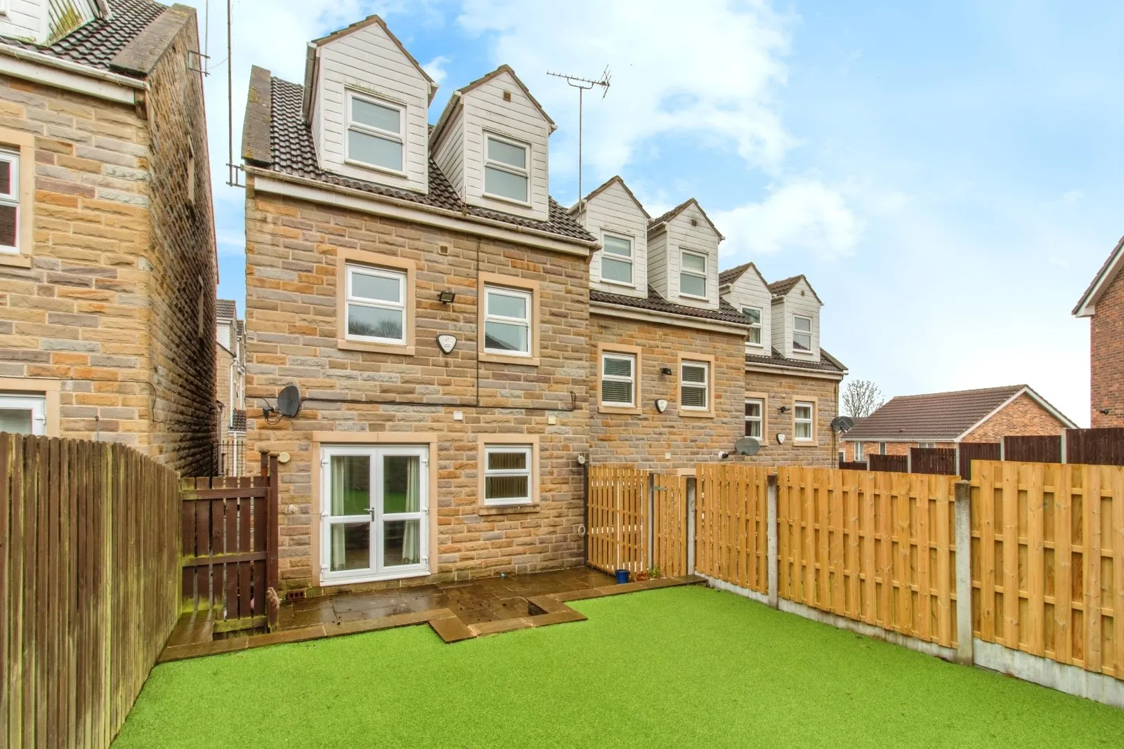 4 bed End of Terrace