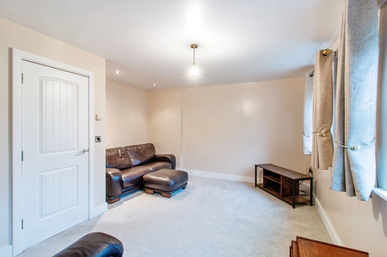 4 bed End of Terrace