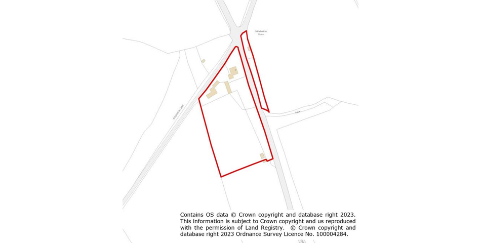 Detached bungalow, 2.7 acres & outbuildings
