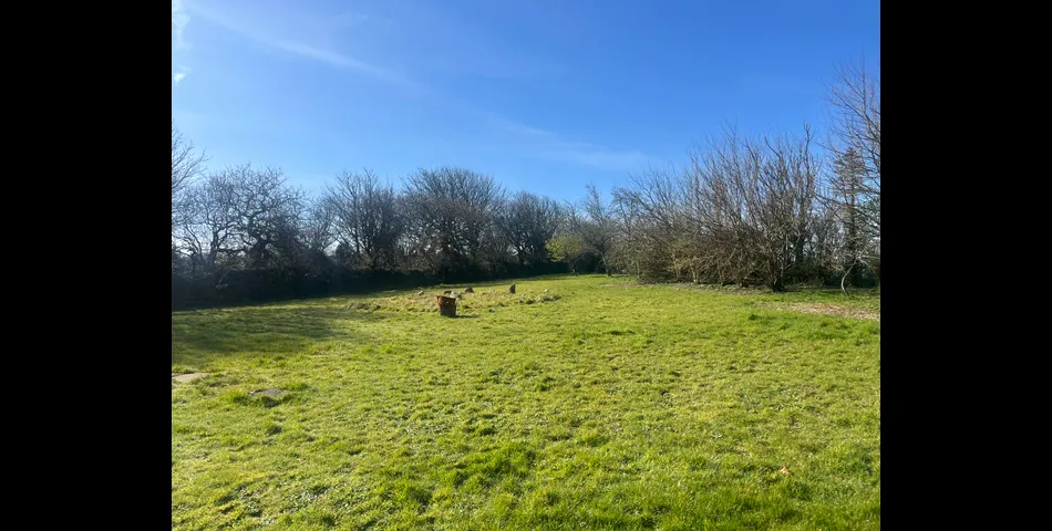 4/5 bedroom semi-detached house with 3/4 acre garden