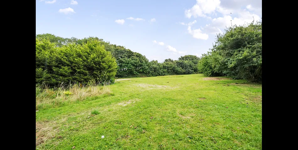 4/5 bedroom semi-detached house with 3/4 acre garden
