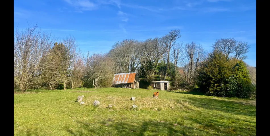 4/5 bedroom semi-detached house with 3/4 acre garden