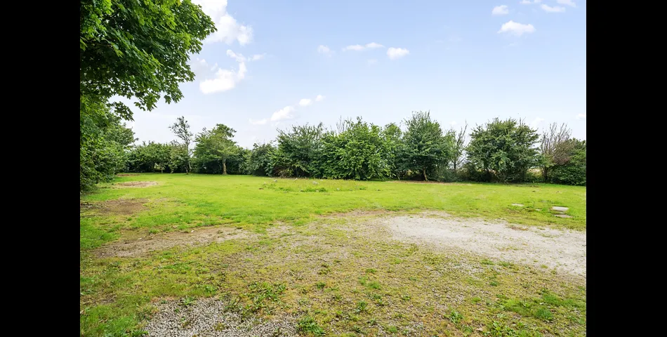 4/5 bedroom semi-detached house with 3/4 acre garden