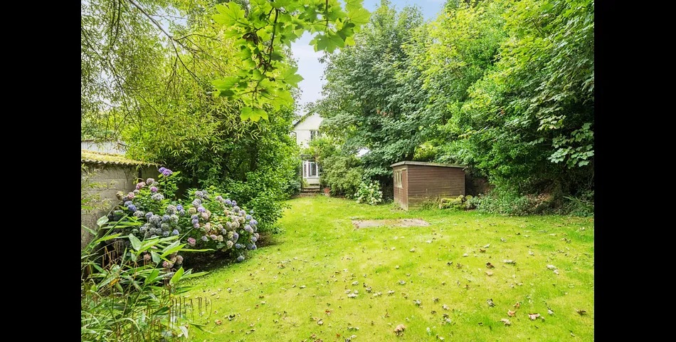 4/5 bedroom semi-detached house with 3/4 acre garden
