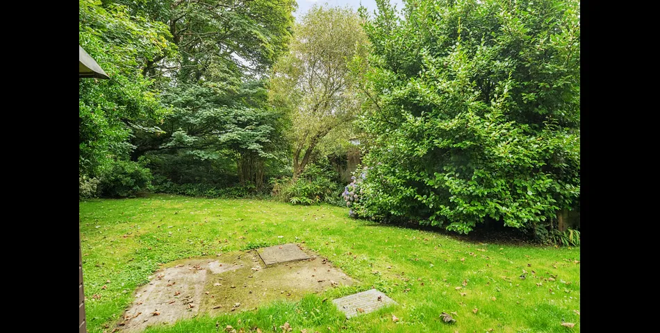 4/5 bedroom semi-detached house with 3/4 acre garden