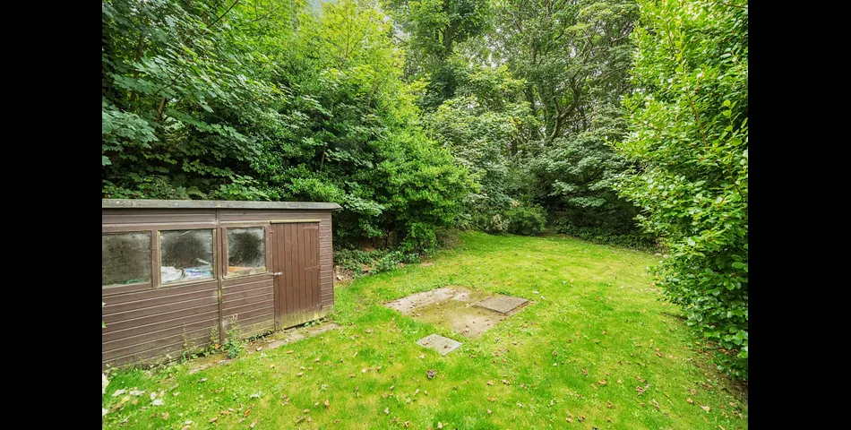 4/5 bedroom semi-detached house with 3/4 acre garden