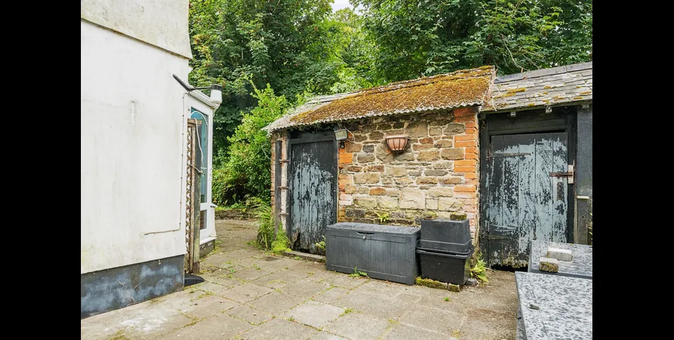 4/5 bedroom semi-detached house with 3/4 acre garden