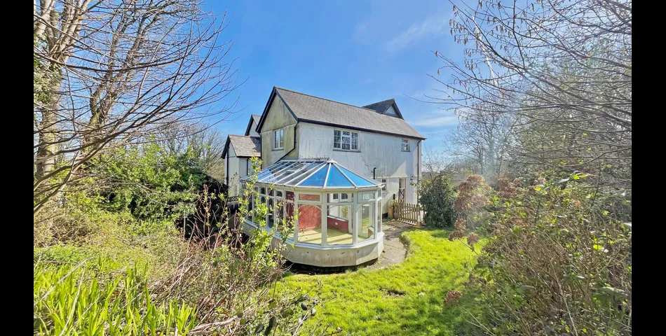 4/5 bedroom semi-detached house with 3/4 acre garden