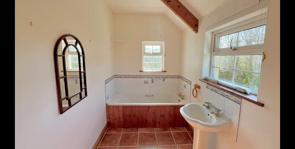 4/5 bedroom semi-detached house with 3/4 acre garden