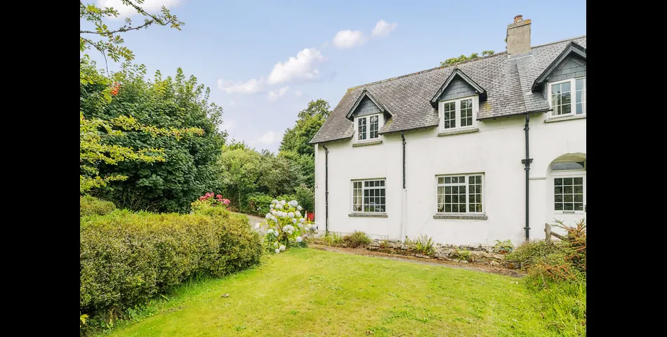 4/5 bedroom semi-detached house with 3/4 acre garden