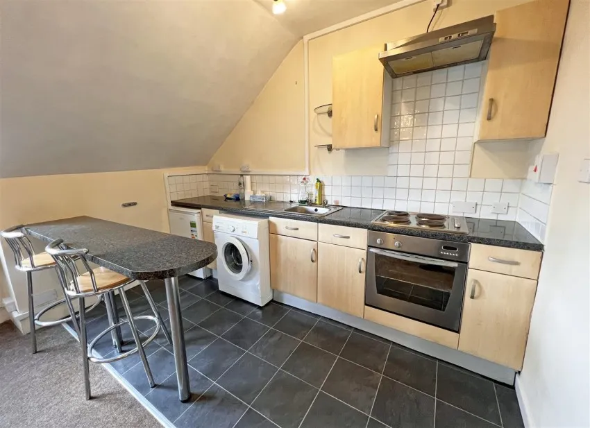 Flat 5, 401, Bath Road, Arnos Vale, Bristol, BS4 3EZ