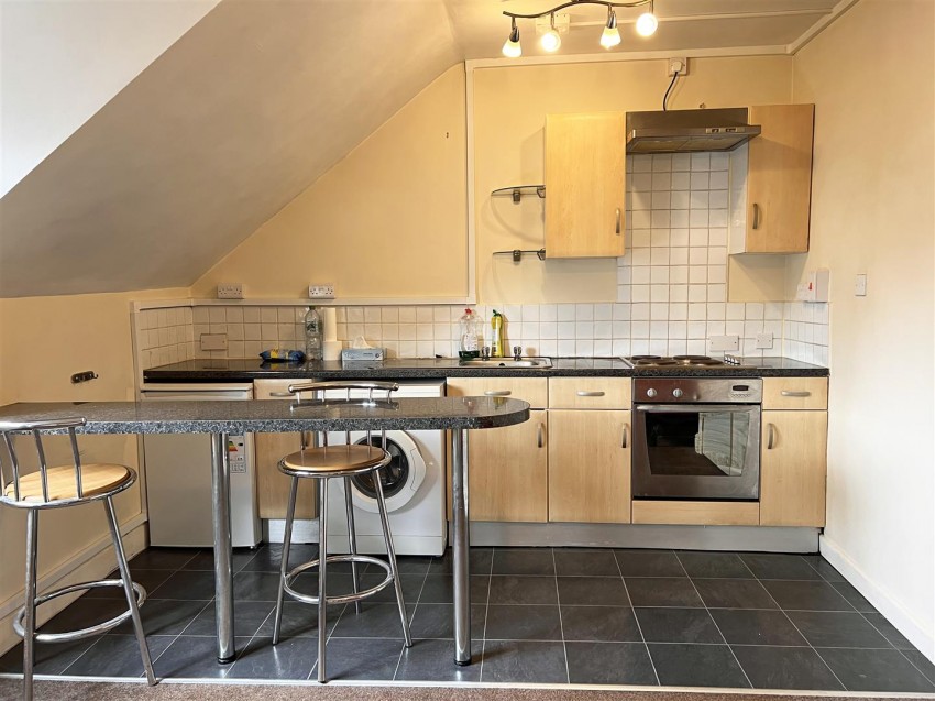 Flat 5, 401, Bath Road, Arnos Vale, Bristol, BS4 3EZ