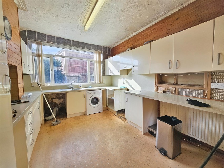 Woodcroft Avenue, Whitehall, Bristol, BS5 9AS