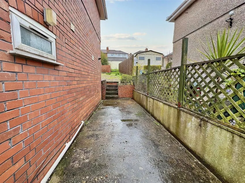 Queens Road, Knowle, Bristol, BS4 2LU