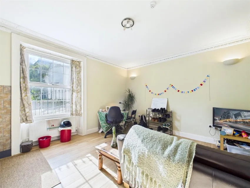 10, Sutherland Place, Clifton, Bristol, BS8 2TZ