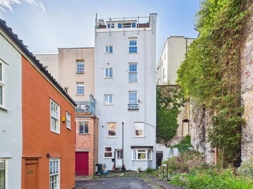 10, Sutherland Place, Clifton, Bristol, BS8 2TZ