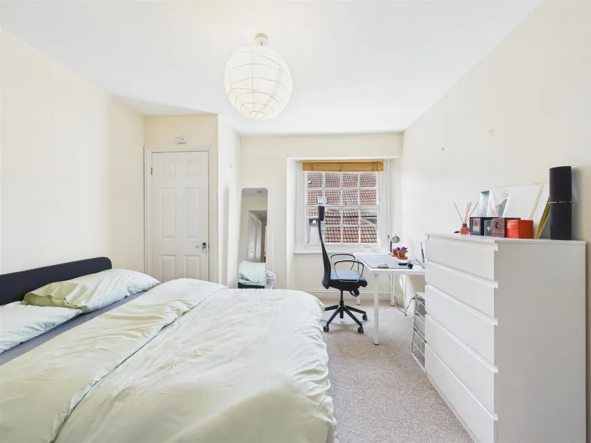 6,
                                Clevedon Terrace, Cotham,
                                Bristol, BS6 5TX