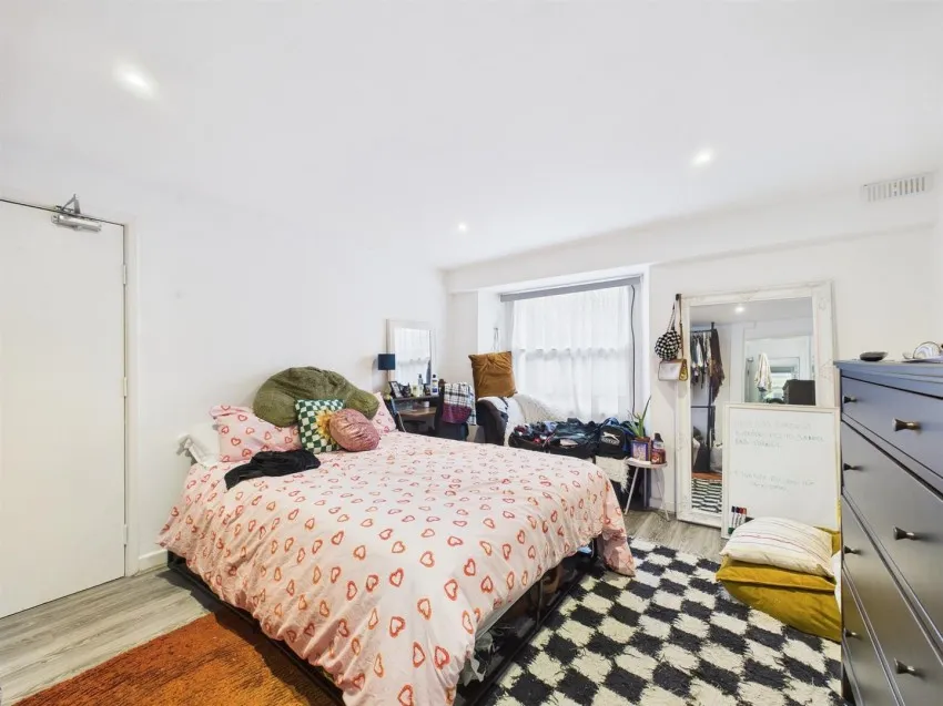 6,
                                Clevedon Terrace, Cotham,
                                Bristol, BS6 5TX