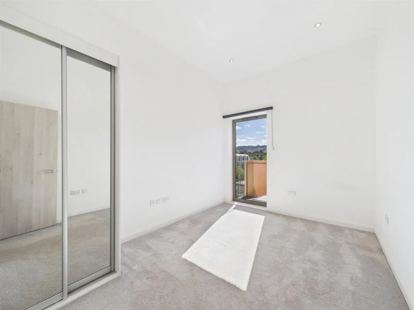 Flat 16 South Building, River View Court, Victoria Bridge Road, Bath, BA1 3FA