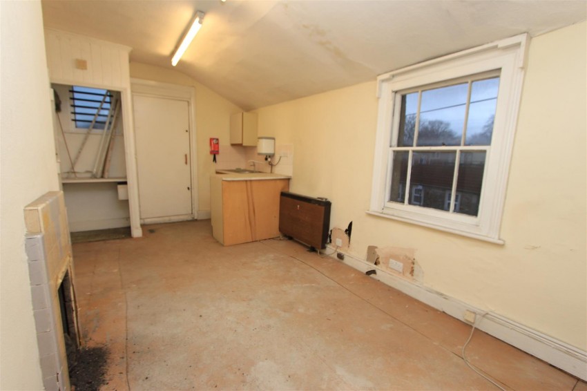 729, Fishponds Road, Fishponds, Bristol, BS16 3UW