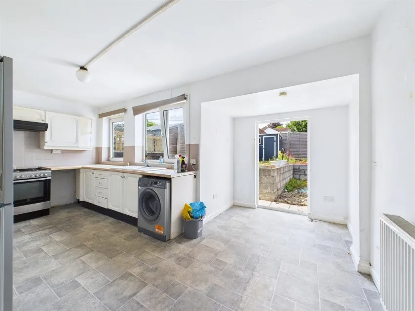 2, Rudgleigh Avenue, Pill, Bristol, BS20 0DU