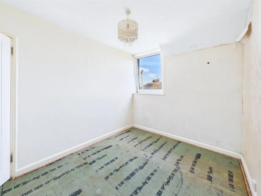 2, Rudgleigh Avenue, Pill, Bristol, BS20 0DU