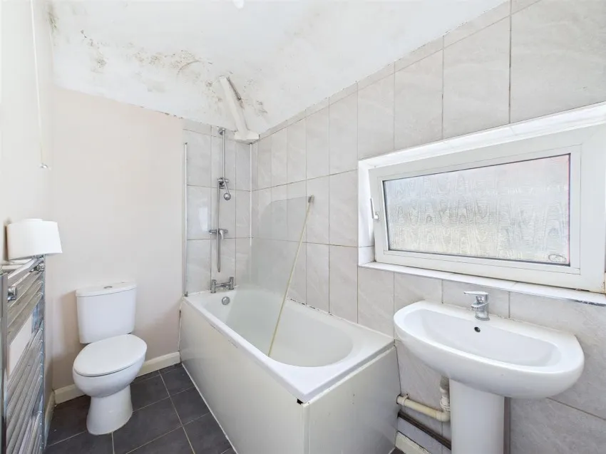 2, Rudgleigh Avenue, Pill, Bristol, BS20 0DU