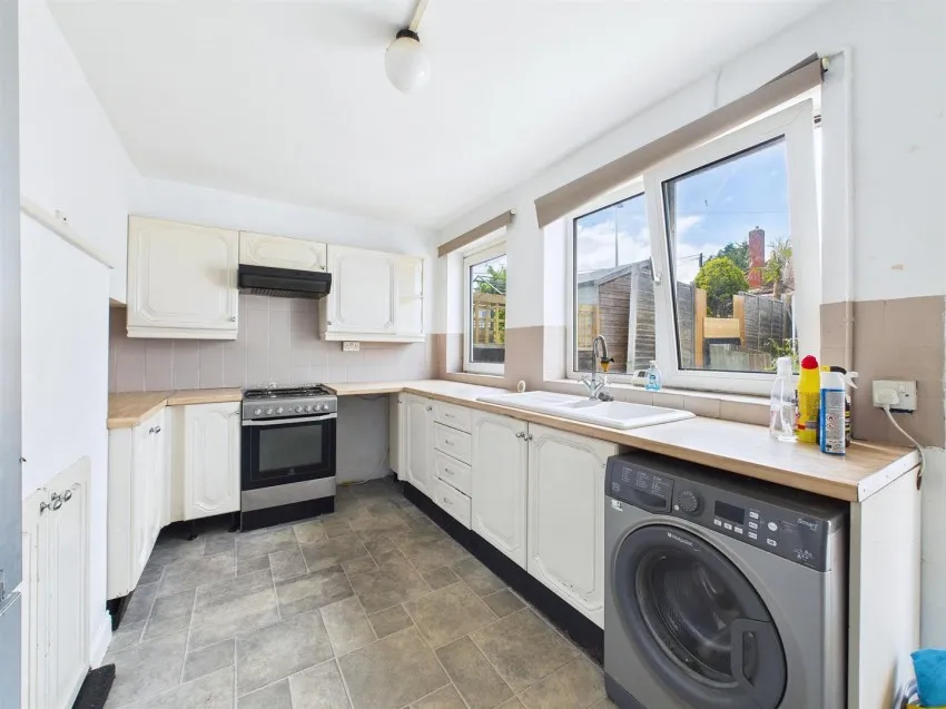 2, Rudgleigh Avenue, Pill, Bristol, BS20 0DU