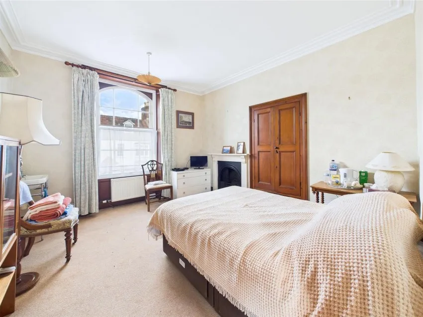 Lion House, 9 Castle Street, Thornbury, Bristol, BS35 1HA