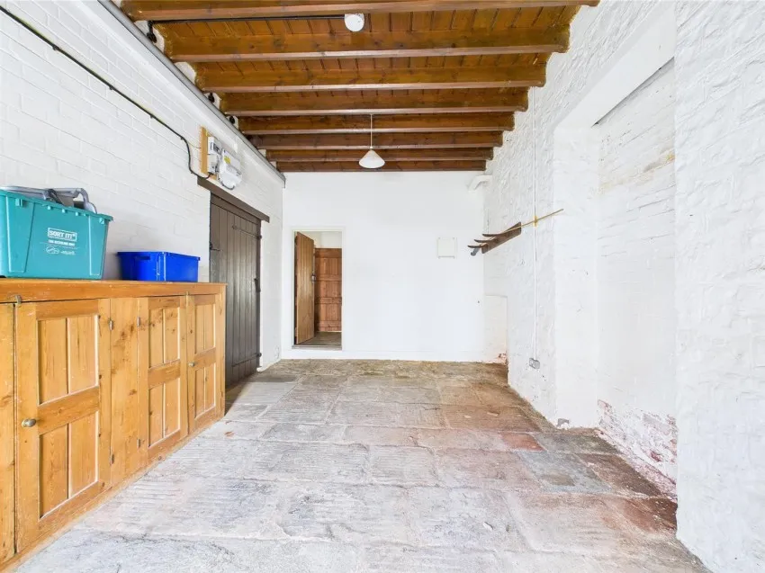 Lion House, 9 Castle Street, Thornbury, Bristol, BS35 1HA