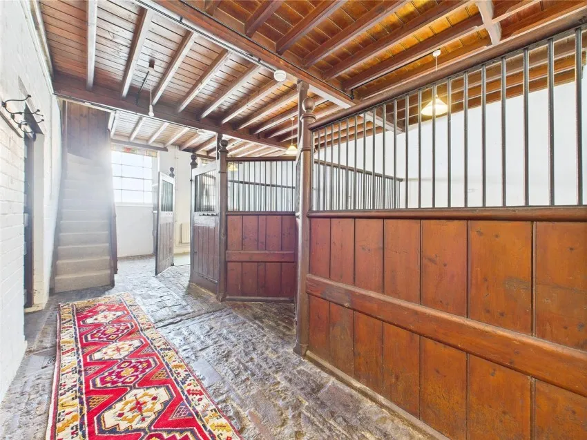 Lion House, 9 Castle Street, Thornbury, Bristol, BS35 1HA