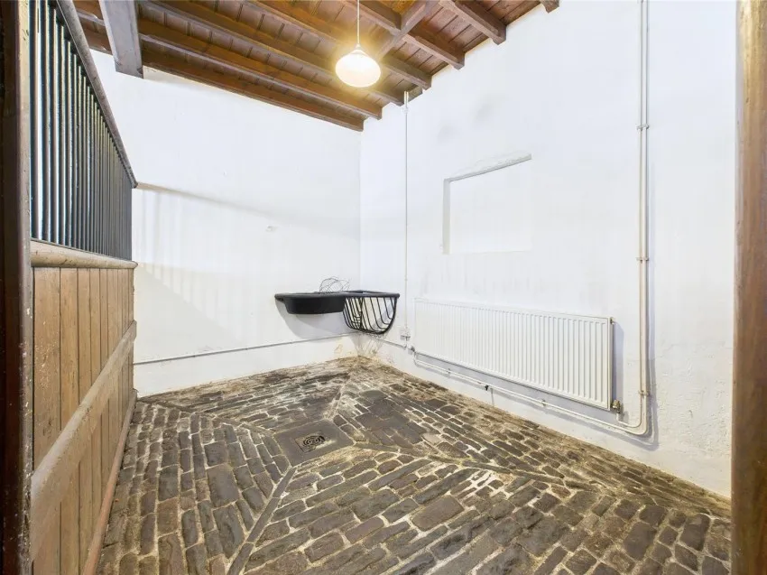Lion House, 9 Castle Street, Thornbury, Bristol, BS35 1HA